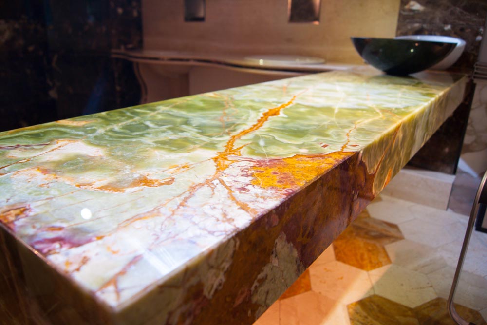 столешница из оникса